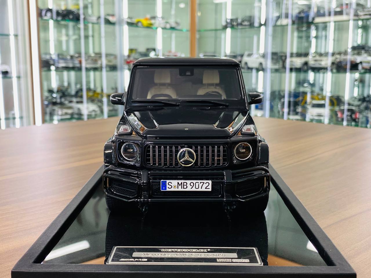 1/18 Resin Motor Helix Mercedes-Benz AMG G-63 (2019) in Black with Yellow/Grey Stripes - Limited Edition