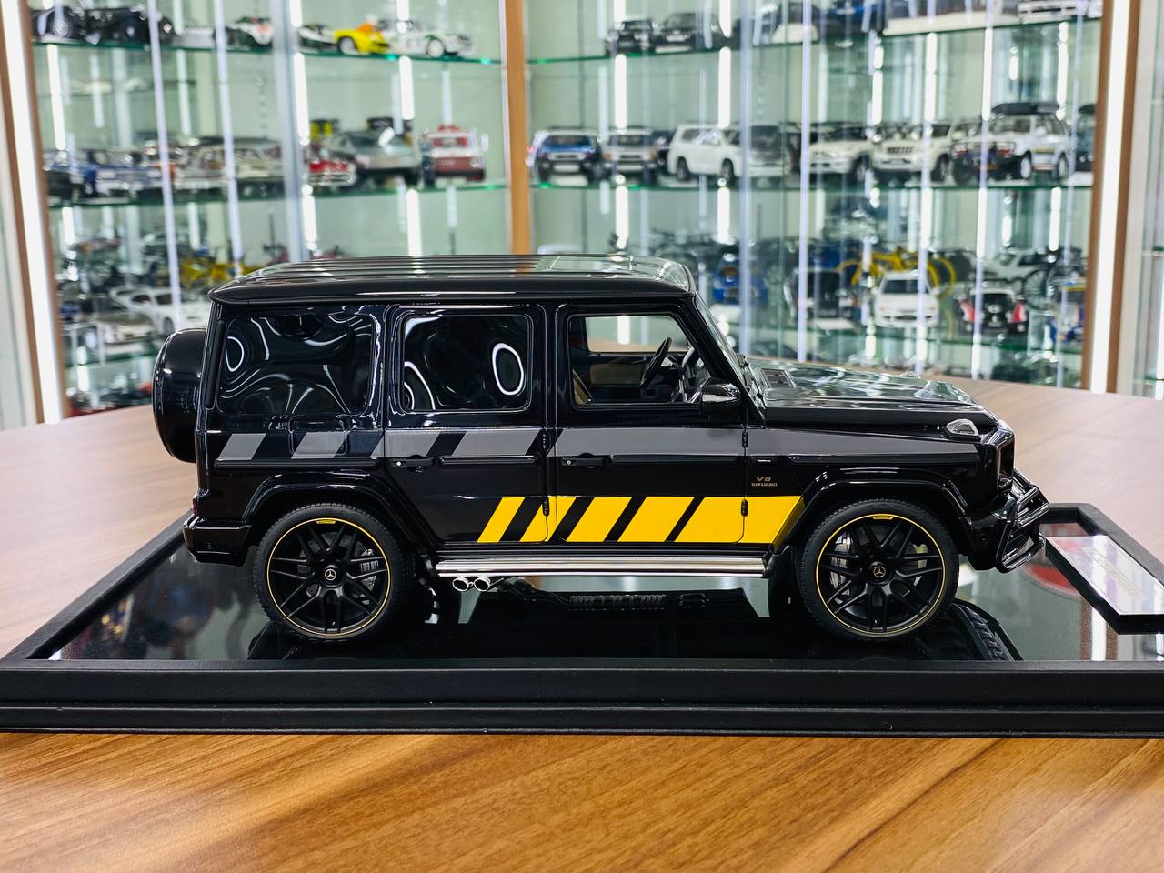 1/18 Resin Motor Helix Mercedes-Benz AMG G-63 (2019) in Black with Yellow/Grey Stripes - Limited Edition