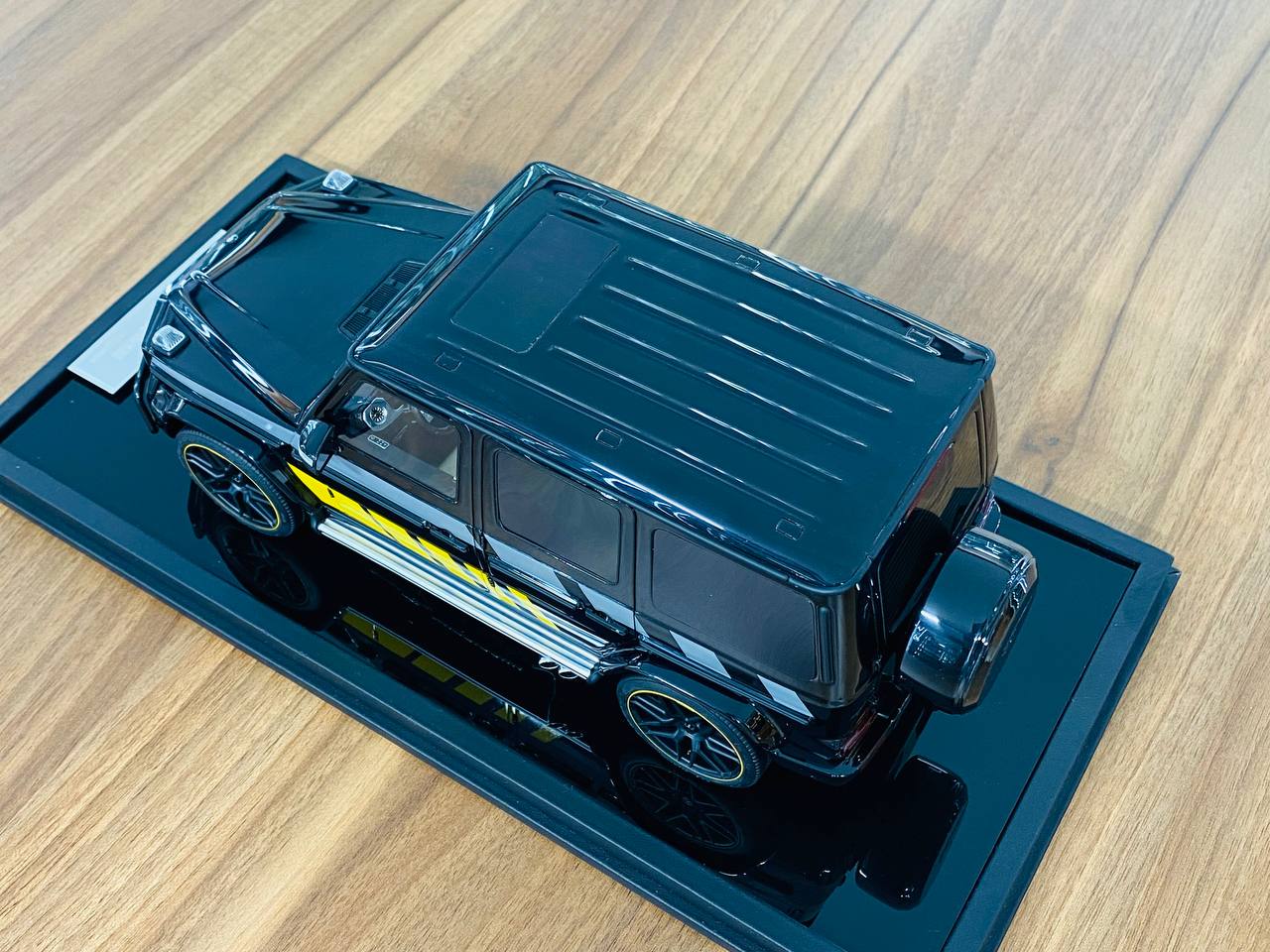 1/18 Resin Motor Helix Mercedes-Benz AMG G-63 (2019) in Black with Yellow/Grey Stripes - Limited Edition
