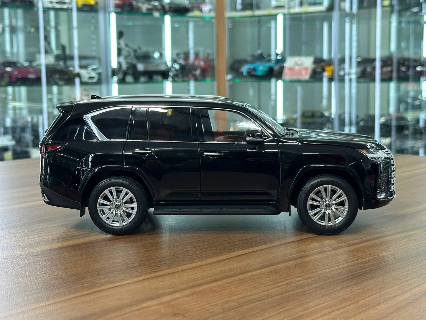 1/18 Diecast Lexus LX 600 V6 (2024) – LCD Models (Black, Full Opening)