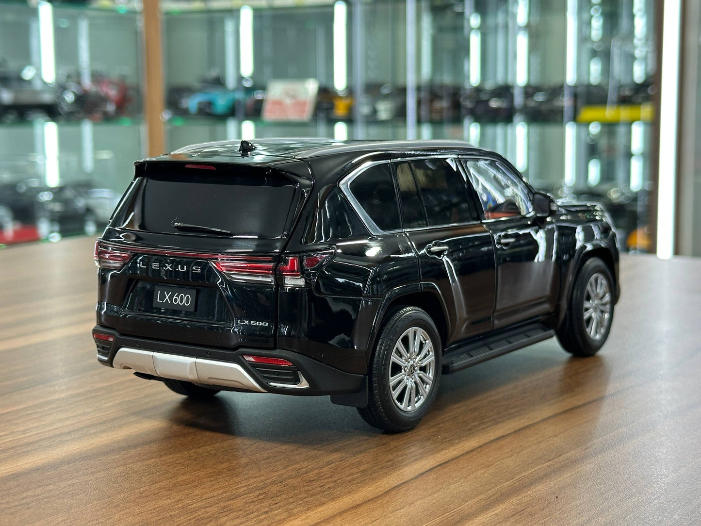 1/18 Diecast Lexus LX 600 V6 (2024) – LCD Models (Black, Full Opening)