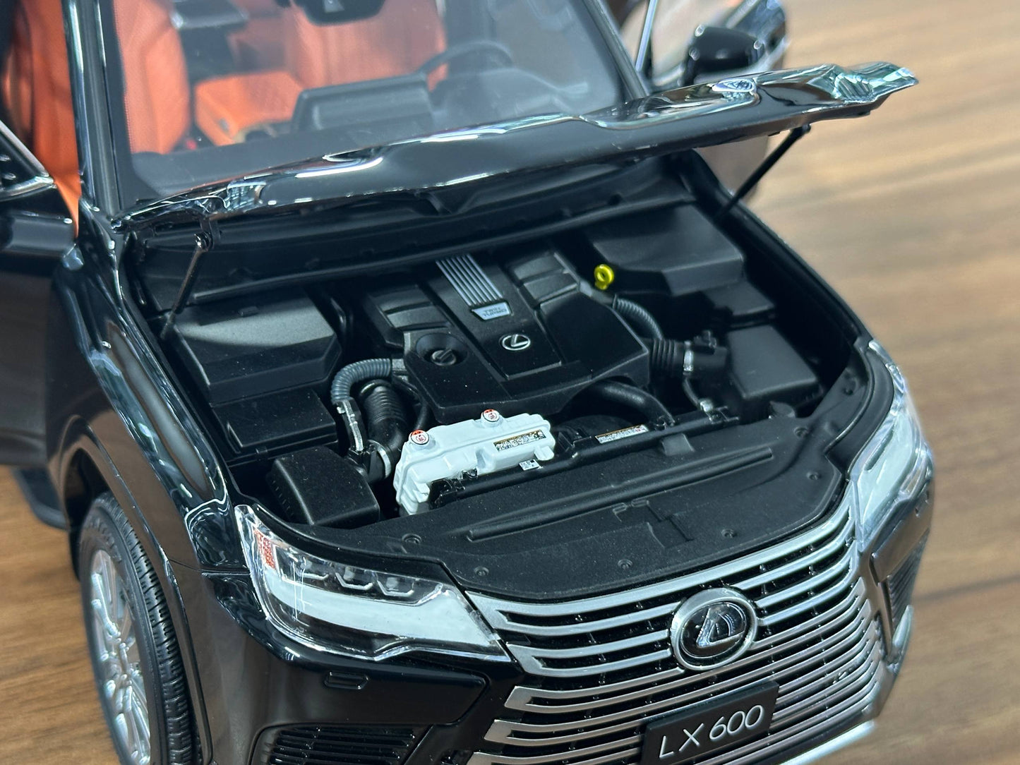 1/18 Diecast Lexus LX 600 V6 (2024) – LCD Models (Black, Full Opening)