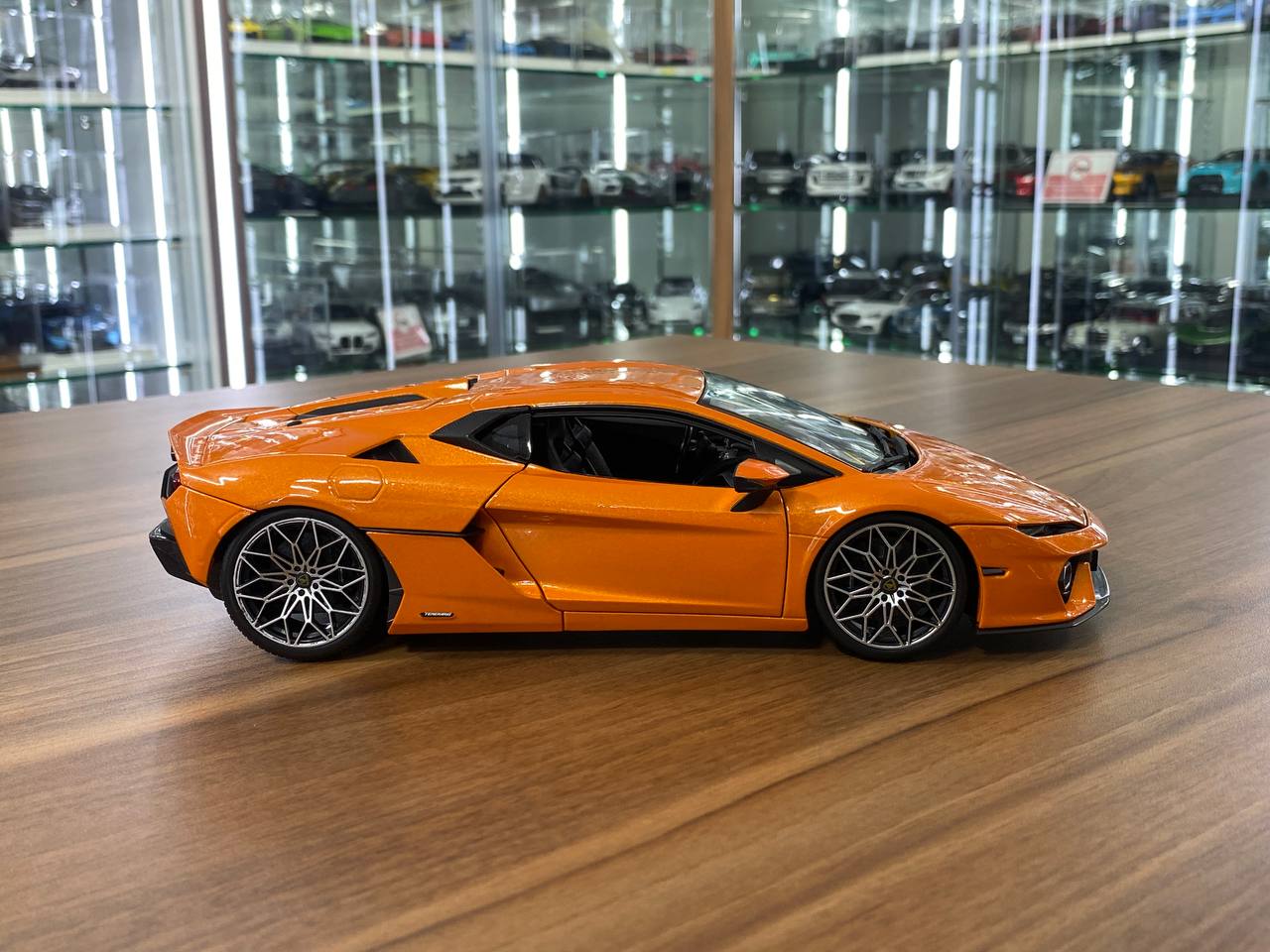 1/18 Metal Diecast Bburago Lamborghini Temerario  Orange - Full Opening