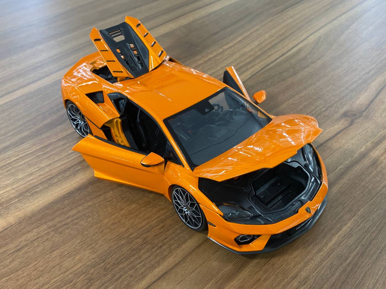 1/18 Metal Diecast Bburago Lamborghini Temerario  Orange - Full Opening