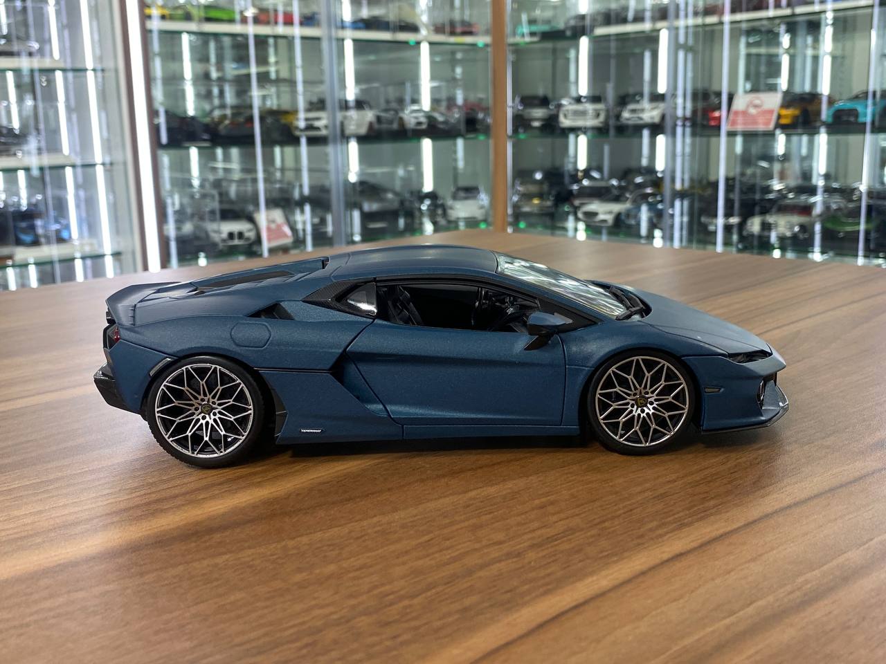 1/18 Metal Diecast Bburago Lamborghini Temerario Matt Blue - Full Opening