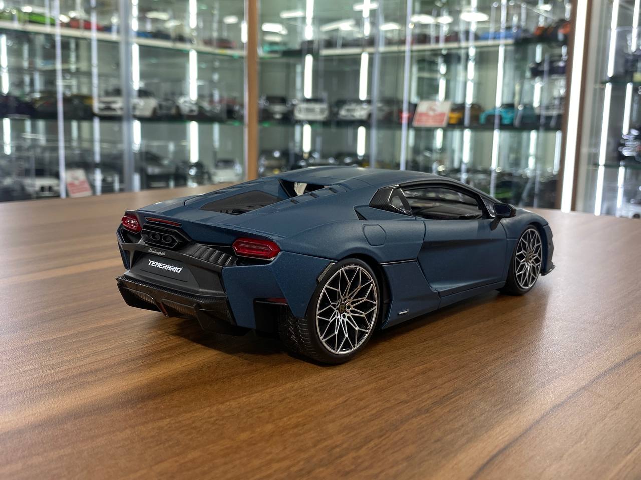 1/18 Metal Diecast Bburago Lamborghini Temerario Matt Blue - Full Opening