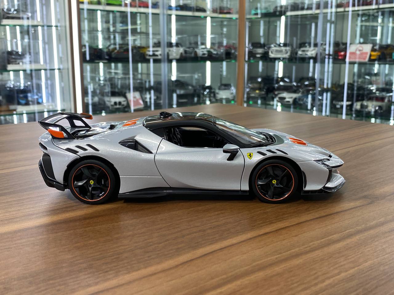 1/18 Metal Diecast Bburago Ferrari SF90 XX Stradale in Silver