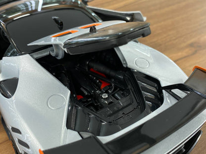 1/18 Metal Diecast Bburago Ferrari SF90 XX Stradale in Silver