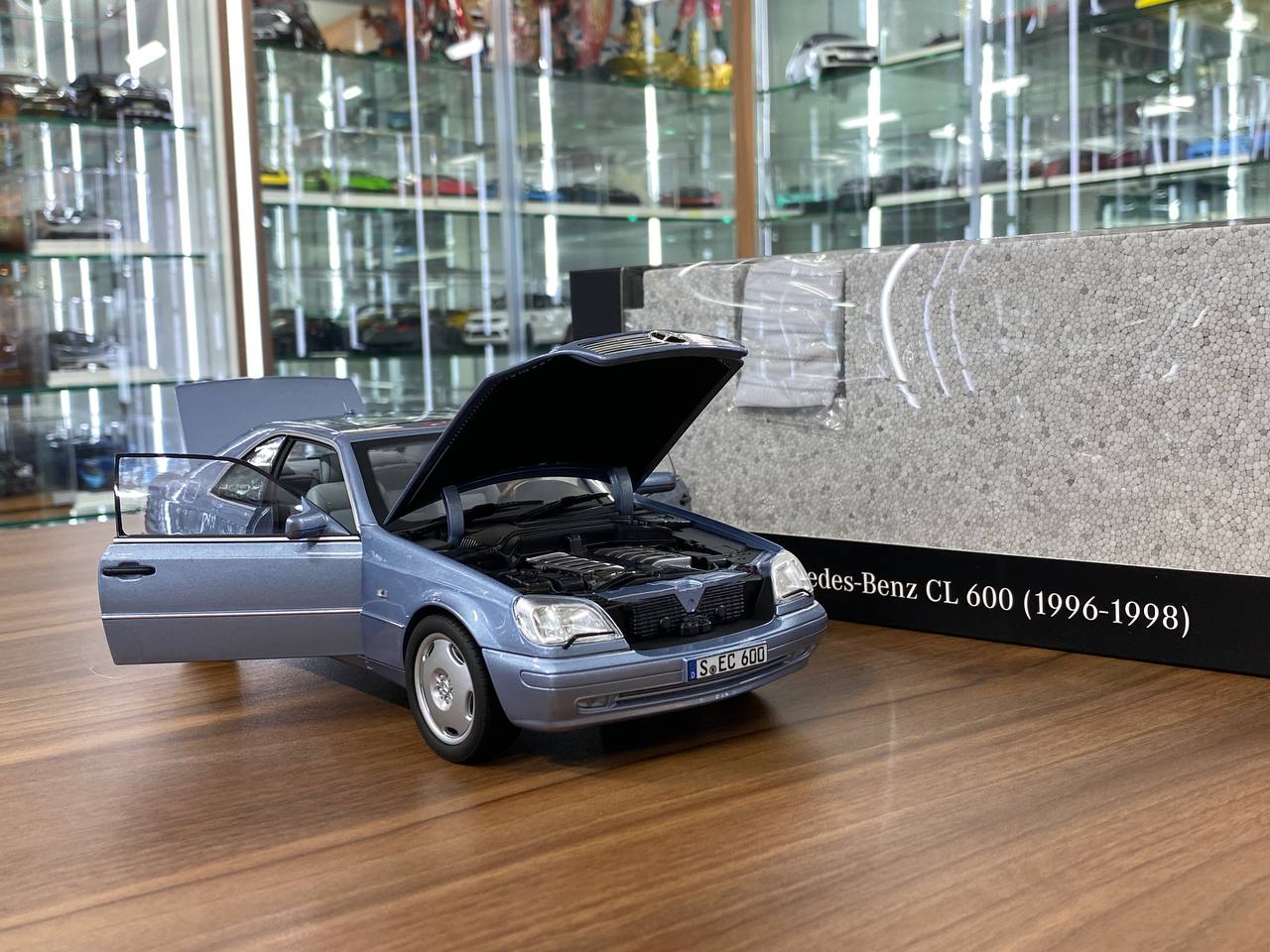 1/18 Diecast Norev Mercedes-Benz CL 600 ( C 140 ) ( 1996-1998 ) Pearl Blue Metallic