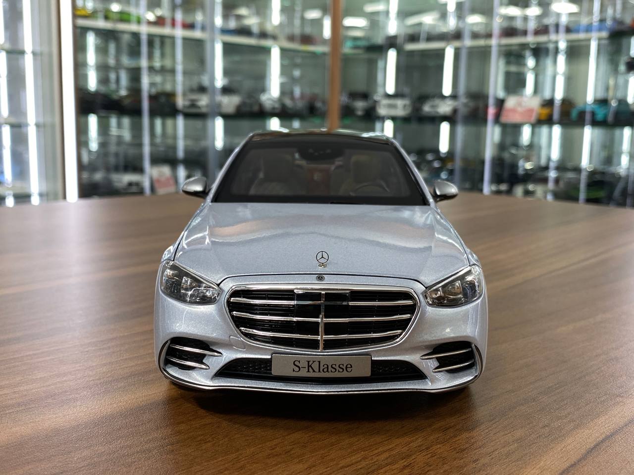 1/18 Diecast Norev (Dealer Edition) Mercedes-Benz S-Class V223 (2020) High-tech Silver