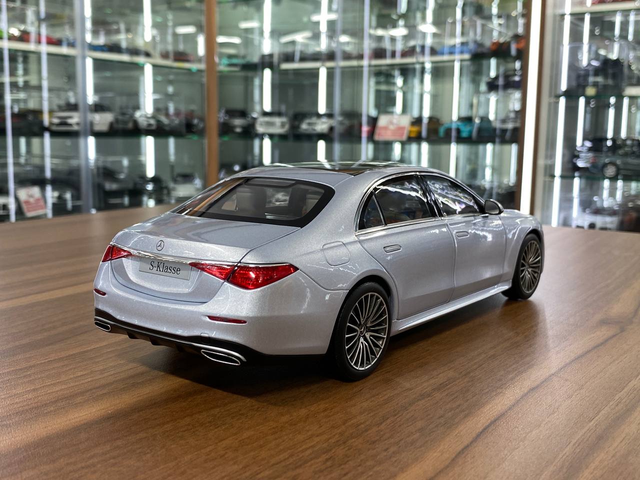 1/18 Diecast Norev (Dealer Edition) Mercedes-Benz S-Class V223 (2020) High-tech Silver