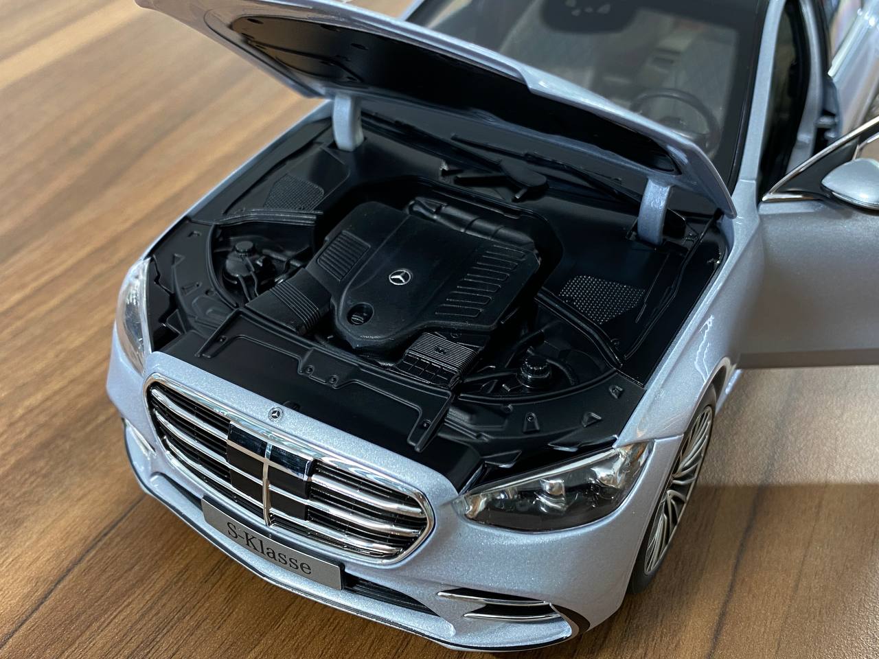 1/18 Diecast Norev (Dealer Edition) Mercedes-Benz S-Class V223 (2020) High-tech Silver