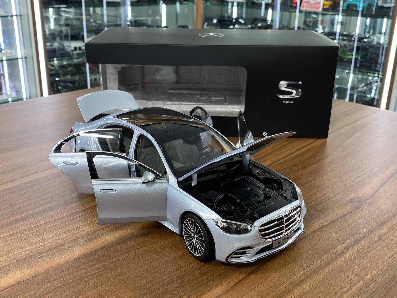 1/18 Diecast Norev (Dealer Edition) Mercedes-Benz S-Class V223 (2020) High-tech Silver