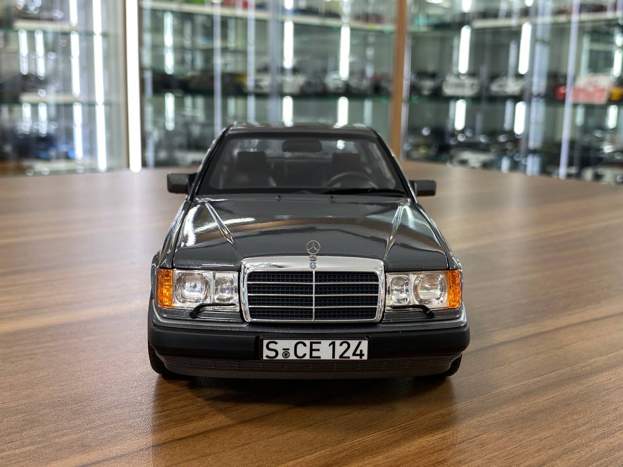 1/18 Diecast Norev (Dealer Edition) Mercedes-Benz 300 CE-24 Coupe C124 1988-1992 - Pearl Grey