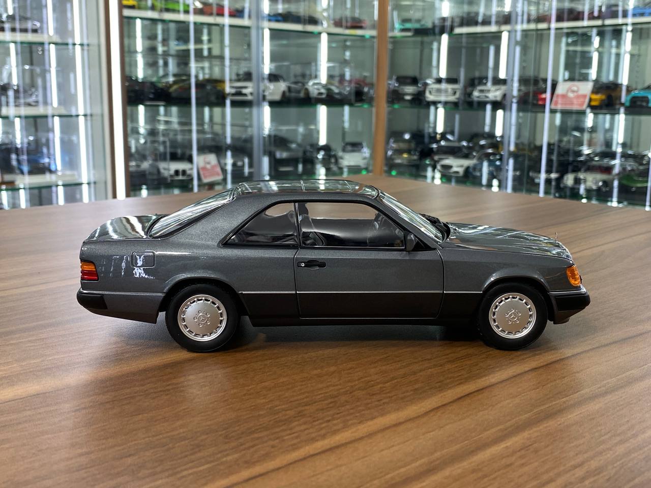 1/18 Diecast Norev (Dealer Edition) Mercedes-Benz 300 CE-24 Coupe C124 1988-1992 - Pearl Grey