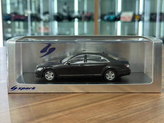 1/43 Diecast Model Mercedes-Benz W221 S-Klass – (Spark Models)