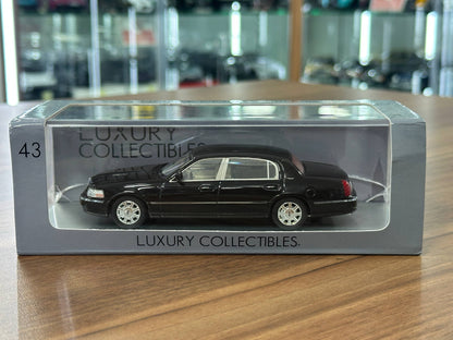 Lincoln Town Car 2011 – 1/43 Diecast Model (Luxury Collectibles)