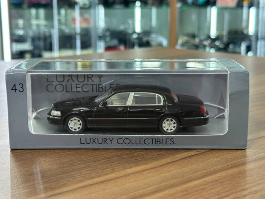 Lincoln Town Car 2011 – 1/43 Diecast Model (Luxury Collectibles)