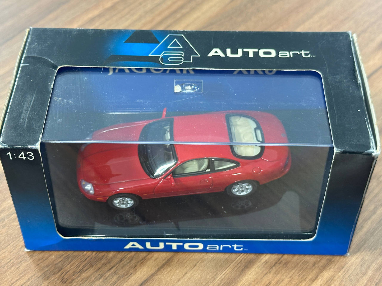 1/43 Diecast Model Jaguar XK8 Coupe – (AUTOart)