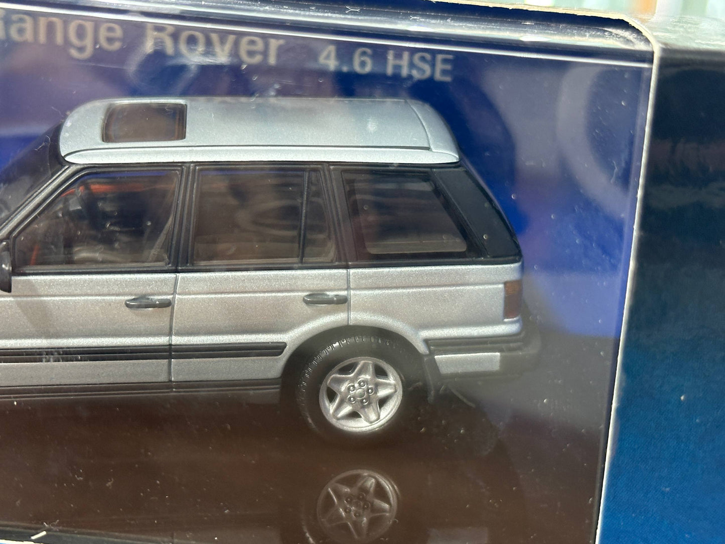 1/43 Diecast Model Range Rover 4.6 HSE –(AUTOart)