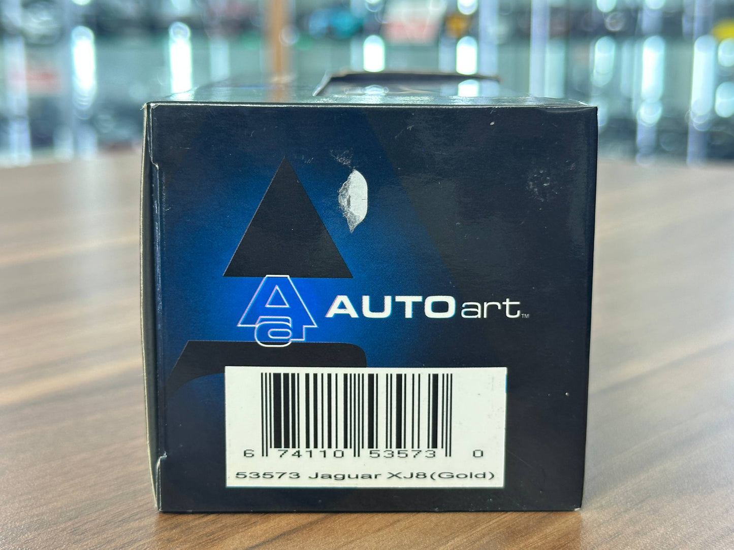 1/43 Diecast Model Jaguar XJ8 in Gold  – (AUTOart)