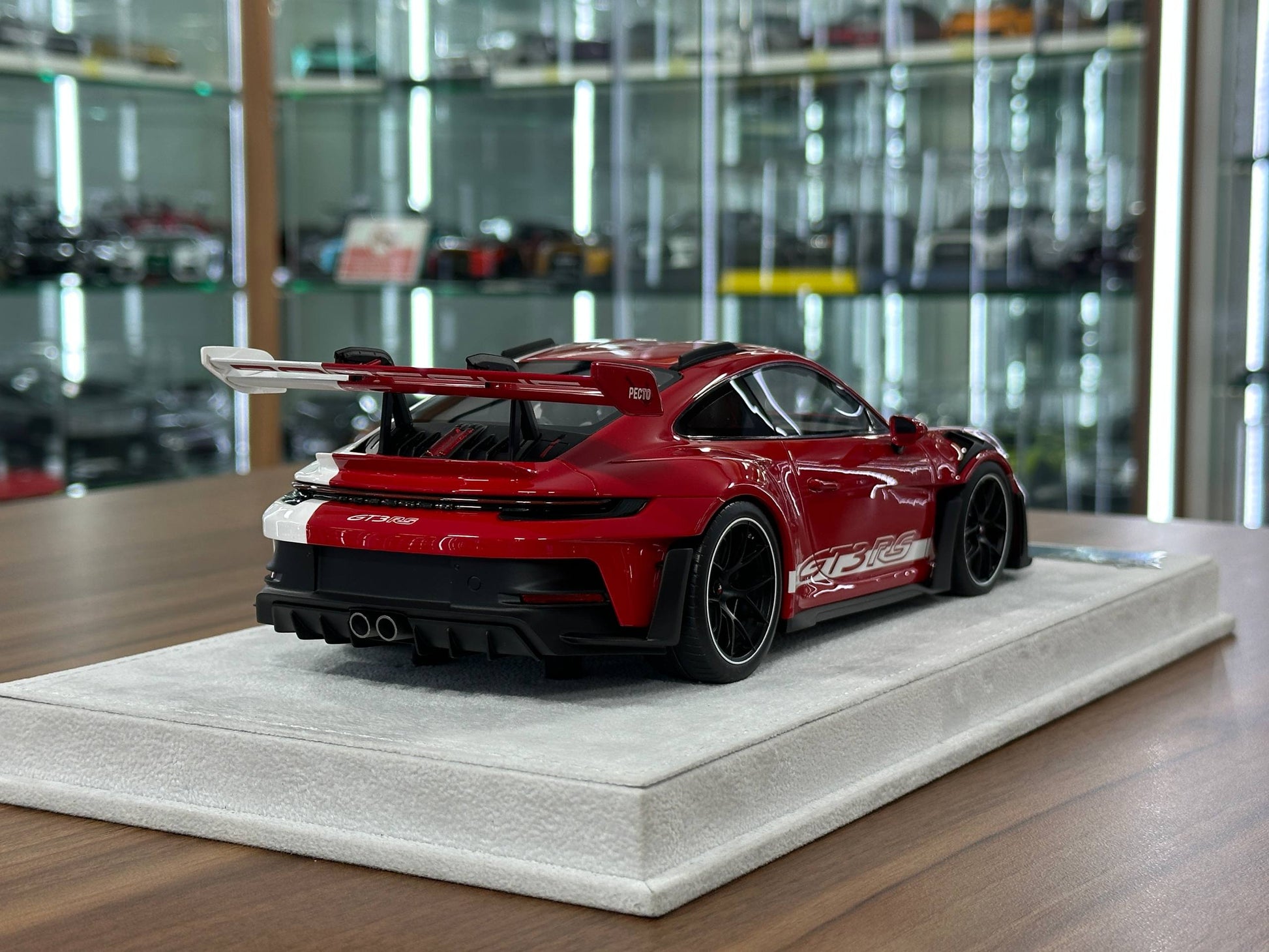 Porsche 911 GT3 RS (992.1) PEC Toronto Special Edition – FuelMe Models (Red/White, 1:18 Resin)