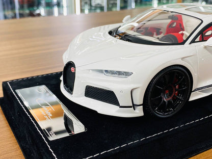 1/18 Resin Model - H&H Bugatti Chiron Super Sport 300+ in Hermes White