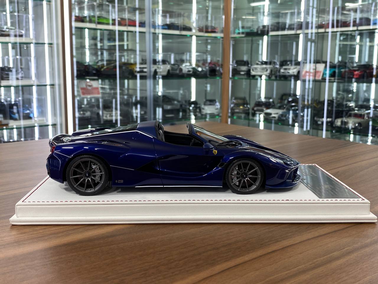 1/18 Resin Ferrari LaFerrari Aperta | Davis & Giovanni| Blue Tour de France | Limited 10 pcs