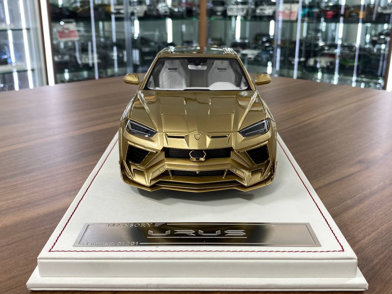 1/18 Resin– Lamborghini URUS Mansory | Davis & Giovanni | Gold Metallic | Limited 01 of 01