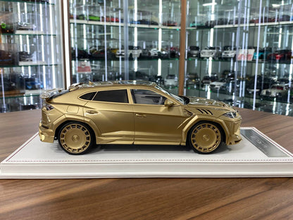 1/18 Resin– Lamborghini URUS Mansory | Davis & Giovanni | Gold Metallic | Limited 01 of 01