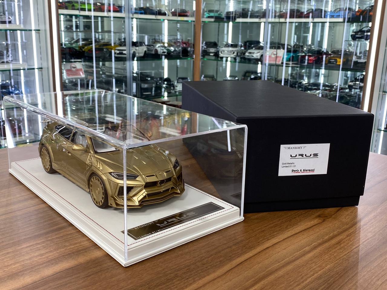 1/18 Resin– Lamborghini URUS Mansory | Davis & Giovanni | Gold Metallic | Limited 01 of 01