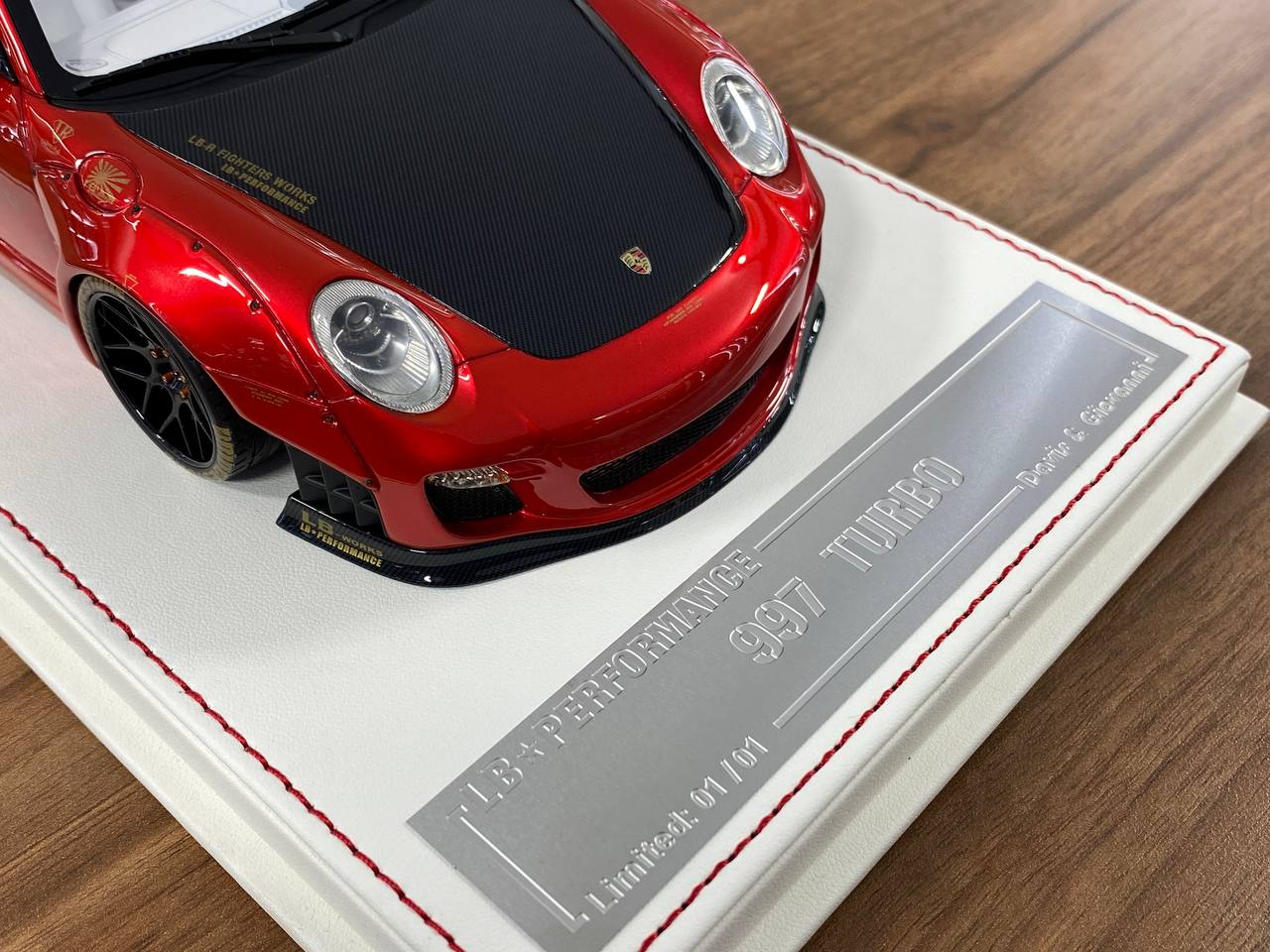 1/18 Resin – Porsche 997 Turbo | Davis & Giovanni | Candy Red / Black Glossy Carbon | Limited 1 of 1