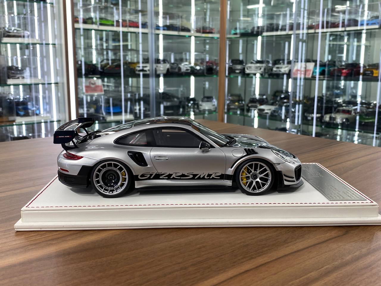1/18 Resin – Porsche 911 GT2 RS MR | Davis & Giovanni | Silver | Limited 38