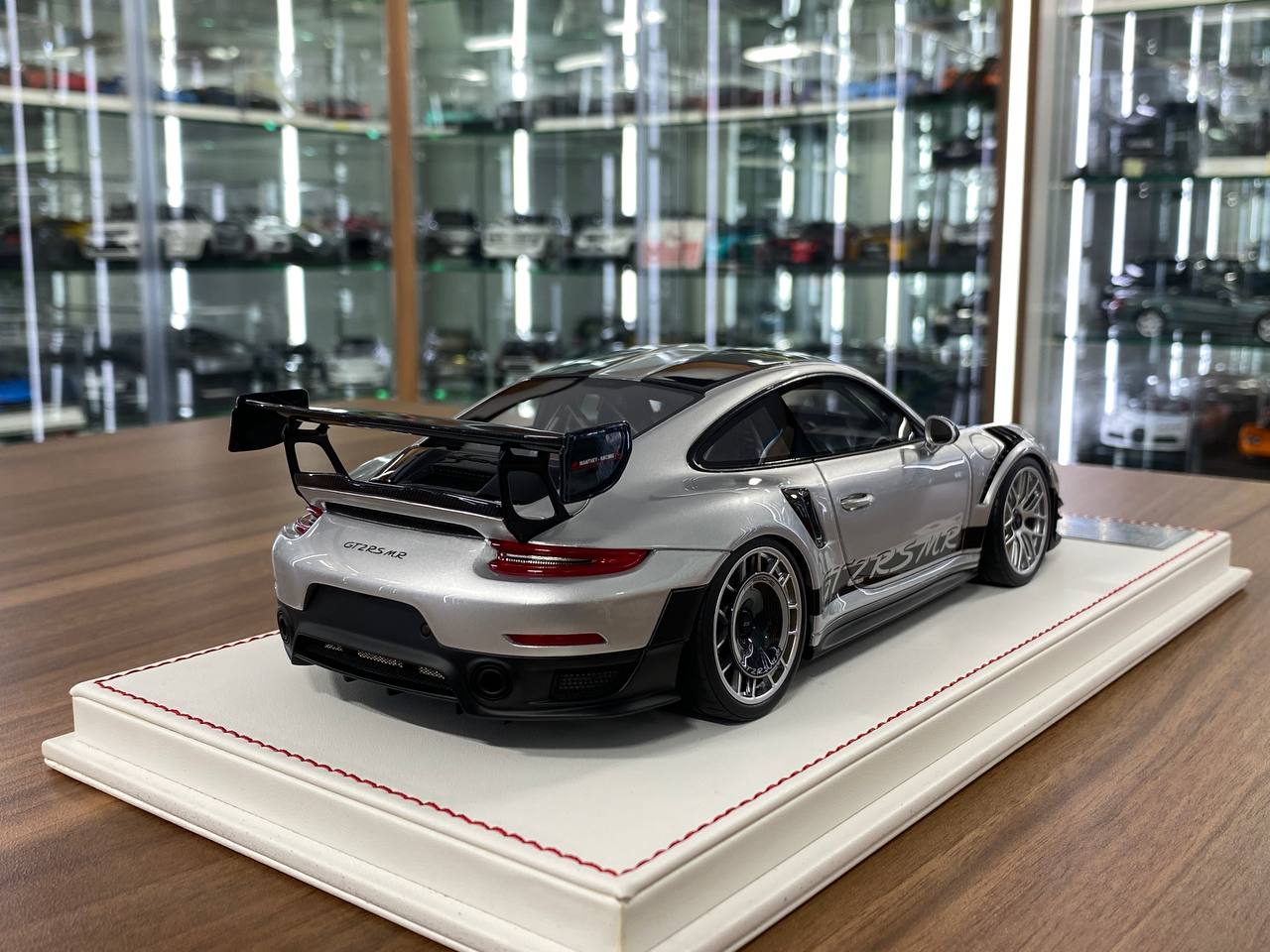 1/18 Resin – Porsche 911 GT2 RS MR | Davis & Giovanni | Silver | Limited 38