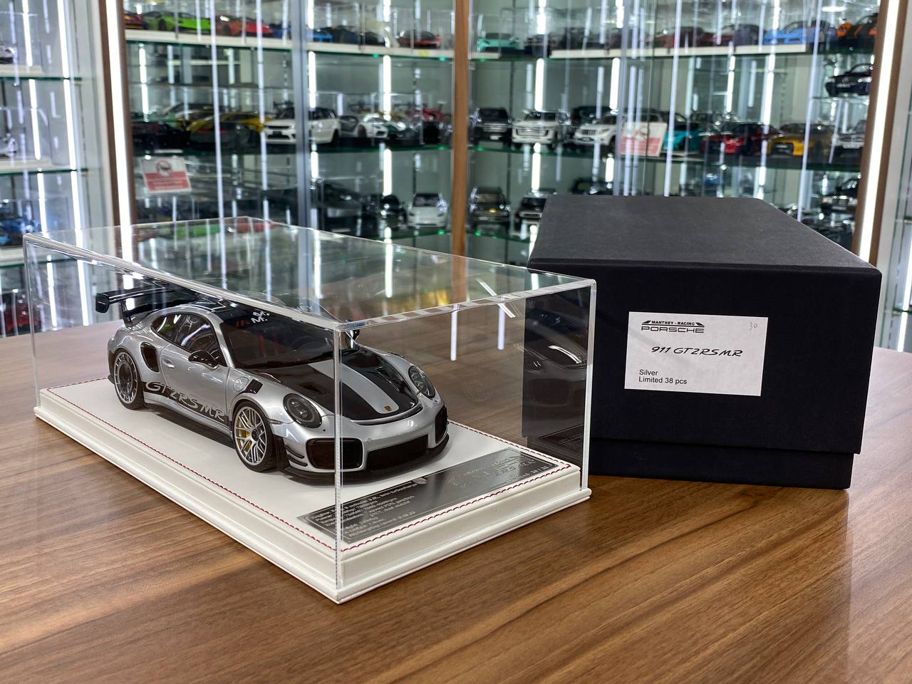 1/18 Resin – Porsche 911 GT2 RS MR | Davis & Giovanni | Silver | Limited 38