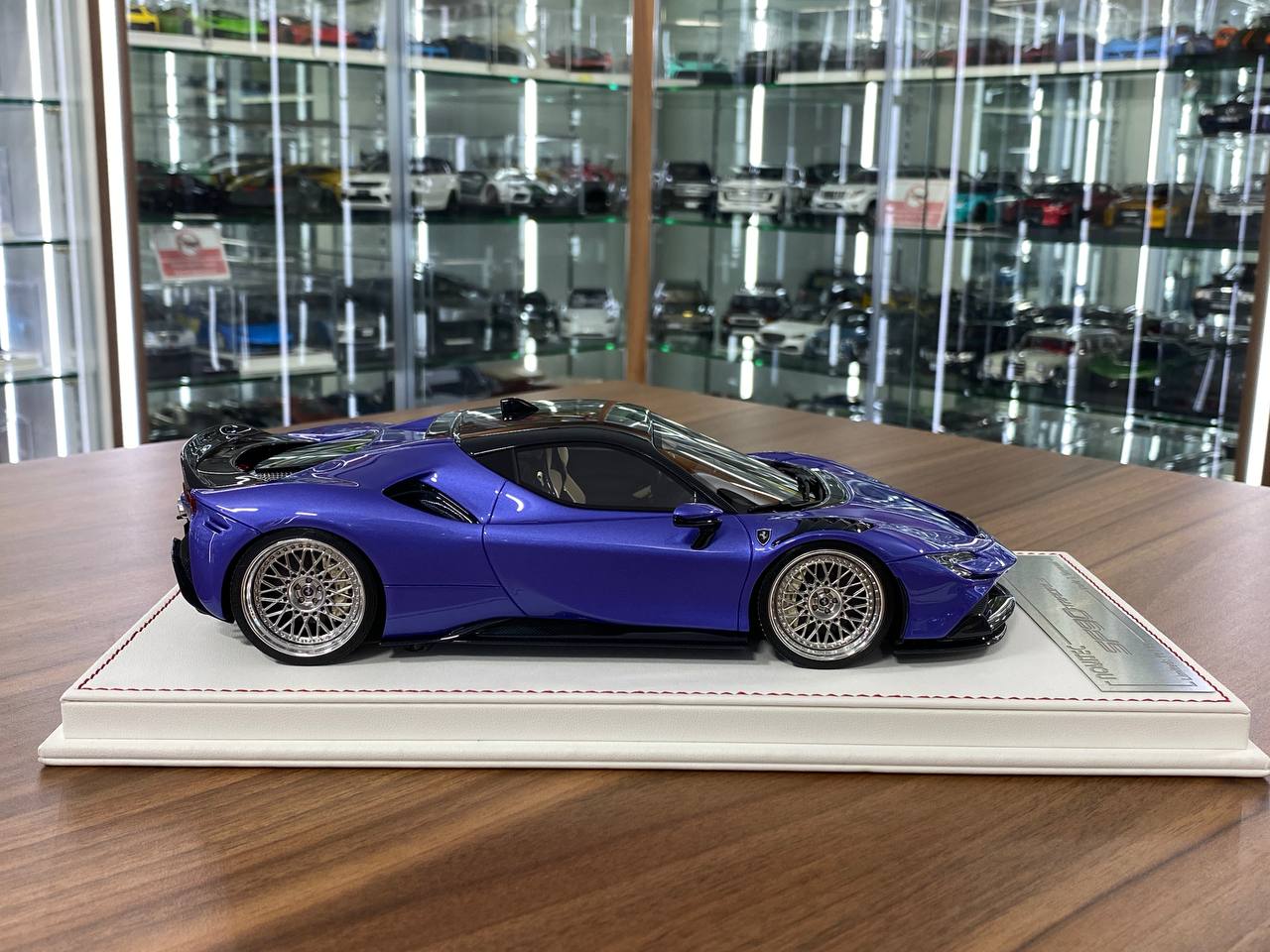 1/18 Resin – Ferrari SF90 Stradale Novitec | Davis & Giovanni | Pearl Purple Metallic, Carbon Roof | Limited 12