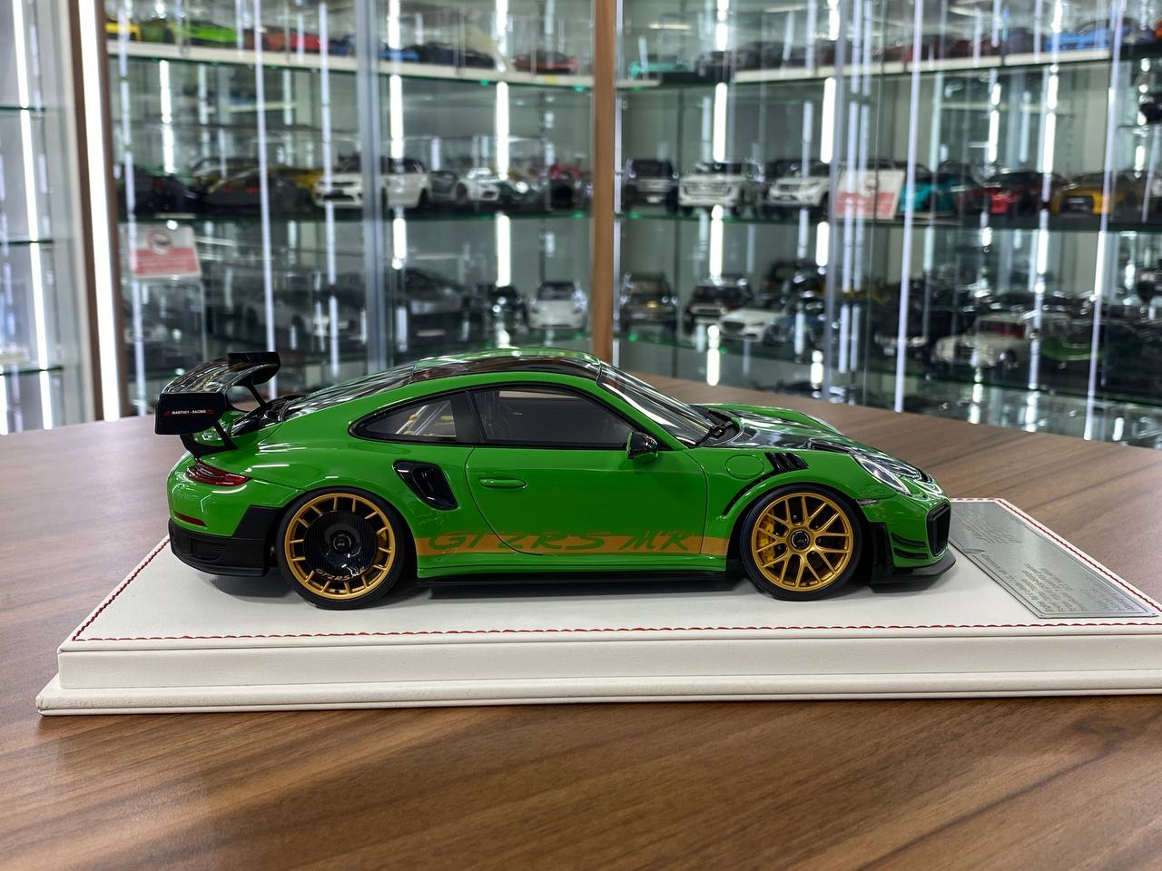 1/18 Resin  – Porsche 911 GT2 RS MR | Davis & Giovanni  | Viper Green | Limited 15