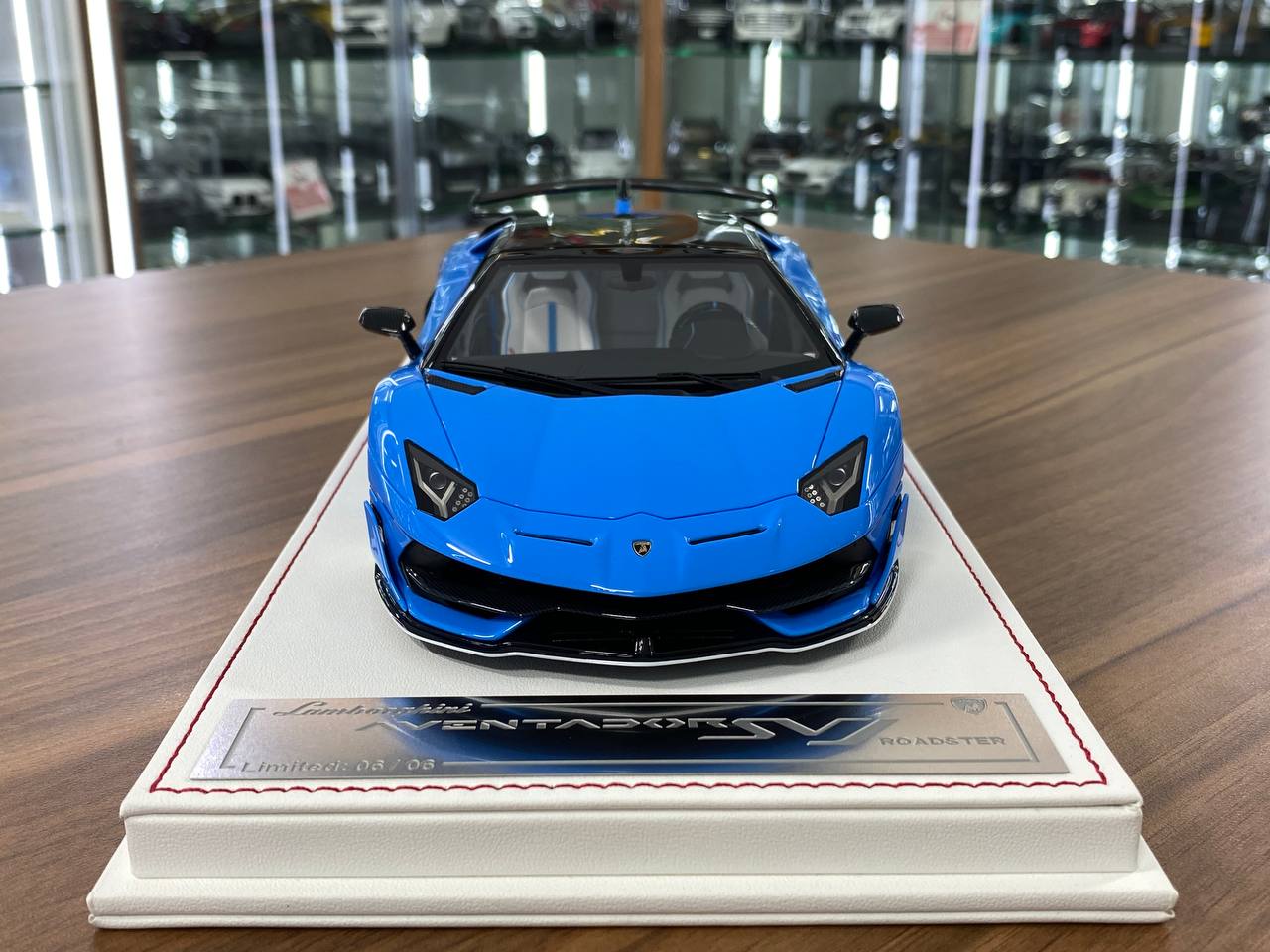 1/18 Resin Davis & Giovanni Lamborghini AVENTADOR SVJ #63 Blue with black roof & white rim Limited- 06 pcs