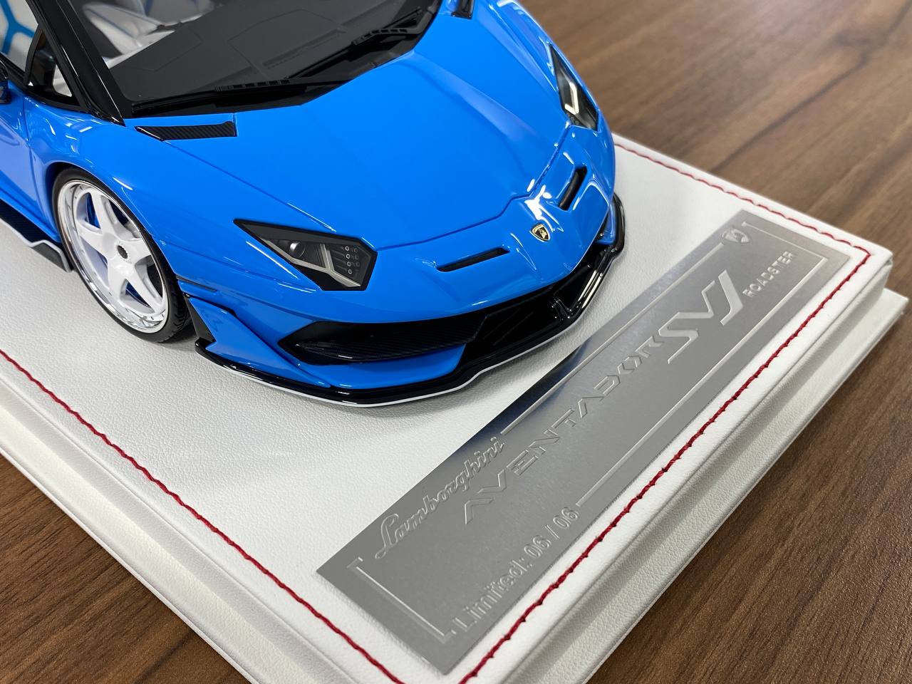 1/18 Resin Davis & Giovanni Lamborghini AVENTADOR SVJ #63 Blue with black roof & white rim Limited- 06 pcs