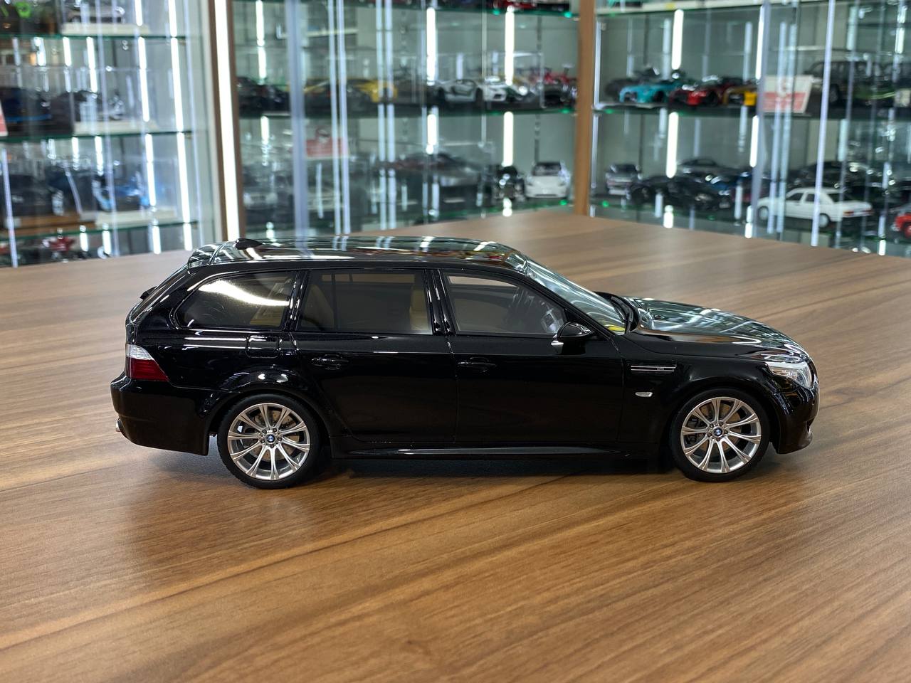 1/18 Resin Model OttO Mobile BMW M5 E61 Touring 2004 – Black – Limited 4000 pcs