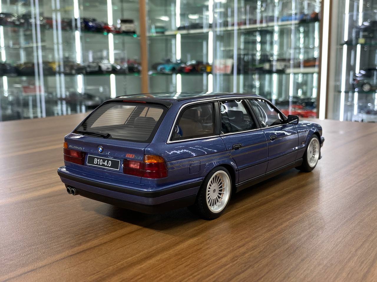 1/18 Resin OttO Mobile BMW Alpina B10 4.0 E34 Touring 1995 Black Limited 3000 pcs