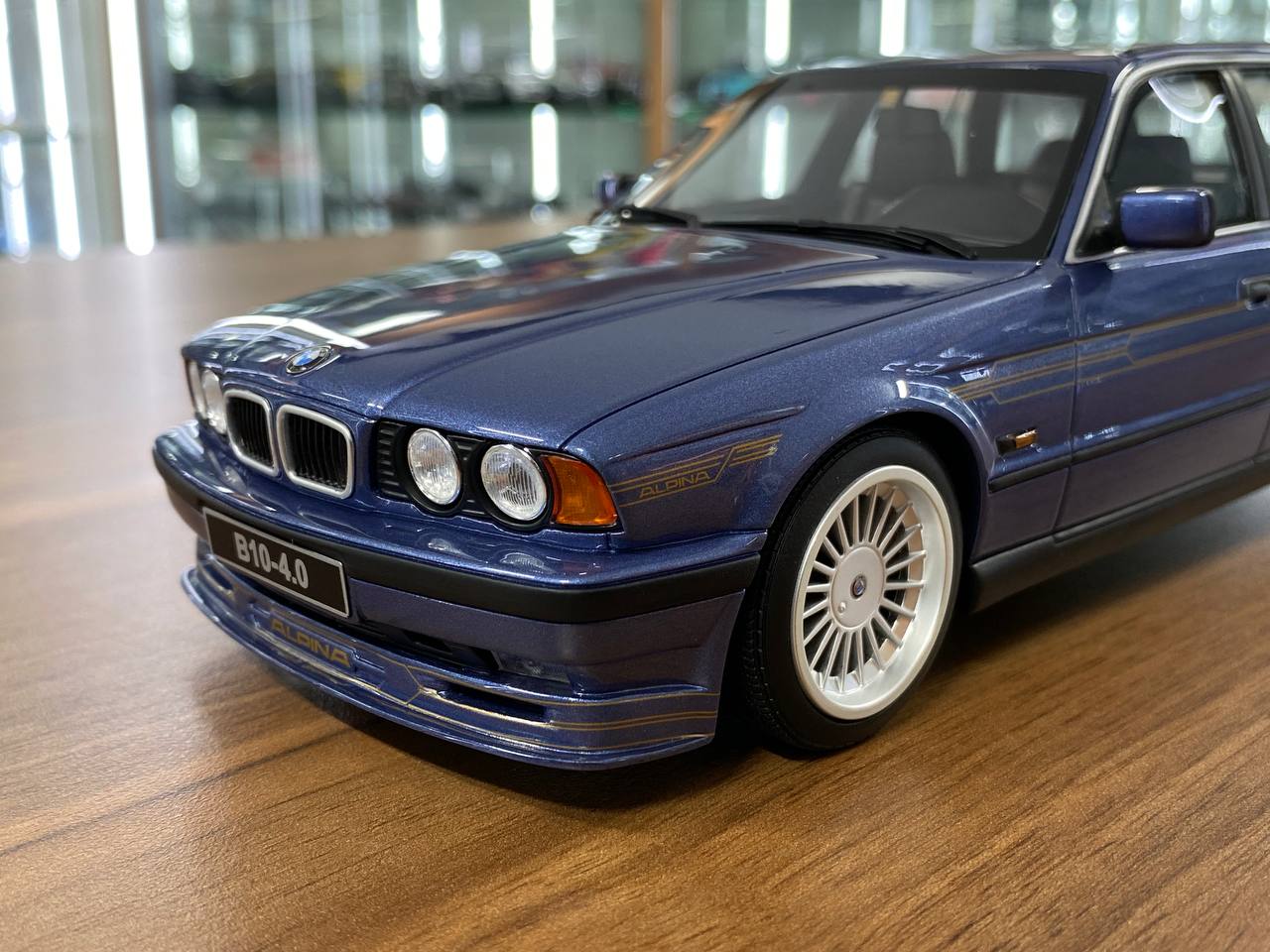 1/18 Resin OttO Mobile BMW Alpina B10 4.0 E34 Touring 1995 Black Limited 3000 pcs