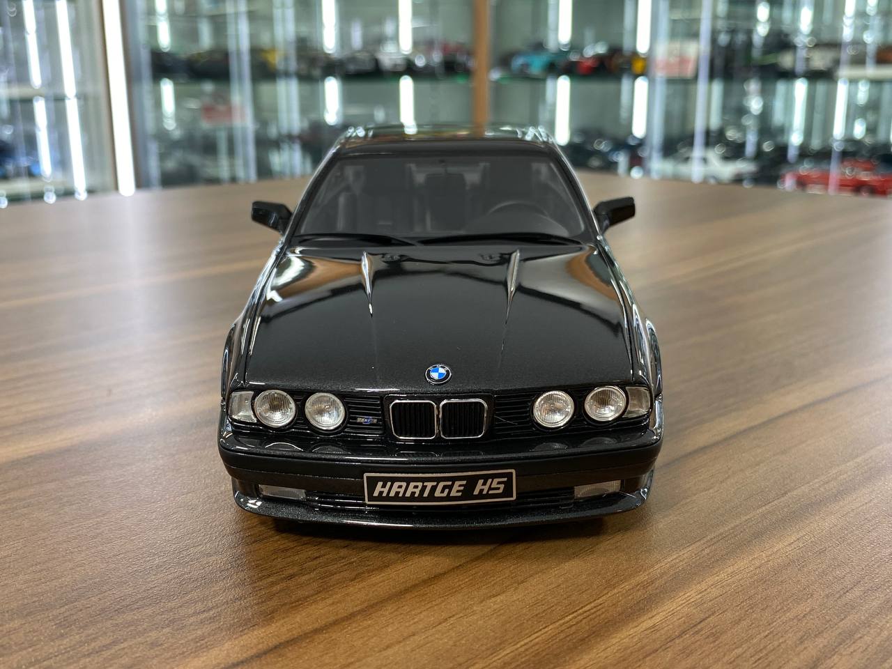 OttO Mobile BMW Hartge H5 V12 Sedan 1989 – Black – 1:18 Resin Model (Not Opening, Limited 999 pcs)