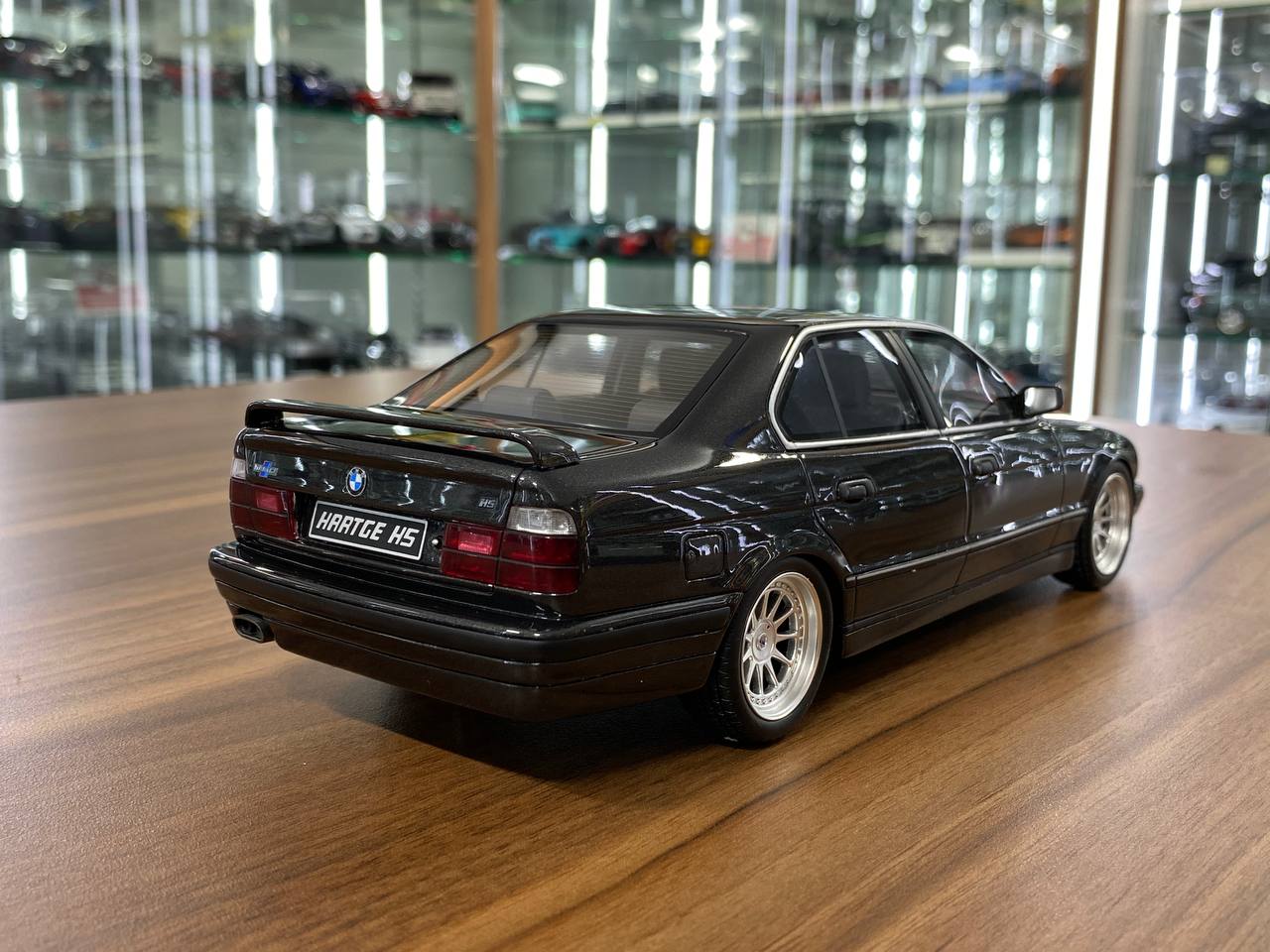 OttO Mobile BMW Hartge H5 V12 Sedan 1989 – Black – 1:18 Resin Model (Not Opening, Limited 999 pcs)