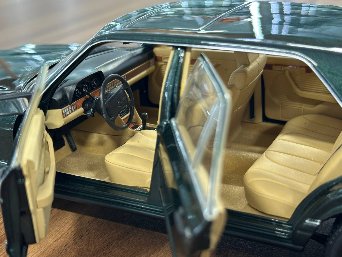 1/18 Diecast Norev Mercedes-Benz 560 SEL (W126) 1985–1991 - Green