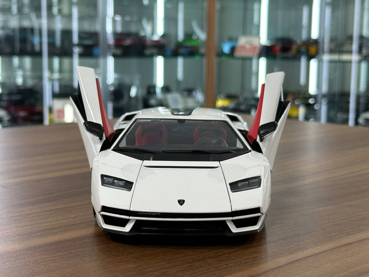 1/18 Diecast Full opening Maisto Lamborghini COUNTACH LPI 800-4 White