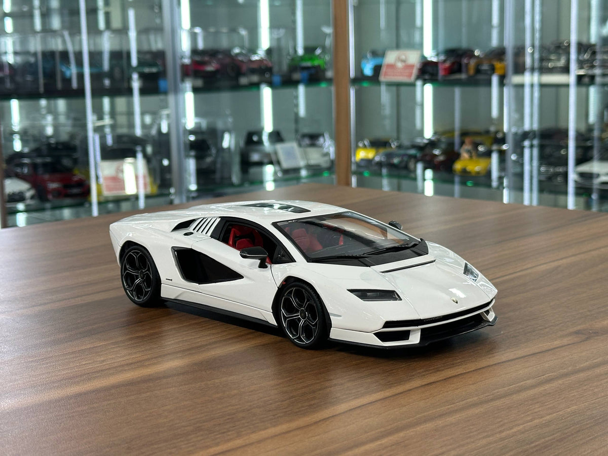 1/18 Diecast Full opening Maisto Lamborghini COUNTACH LPI 800-4 White