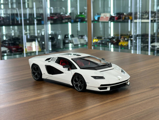 1/18 Diecast Full opening Maisto Lamborghini COUNTACH LPI 800-4 White