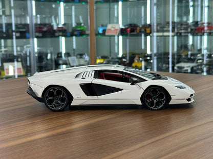 1/18 Diecast Full opening Maisto Lamborghini COUNTACH LPI 800-4 White