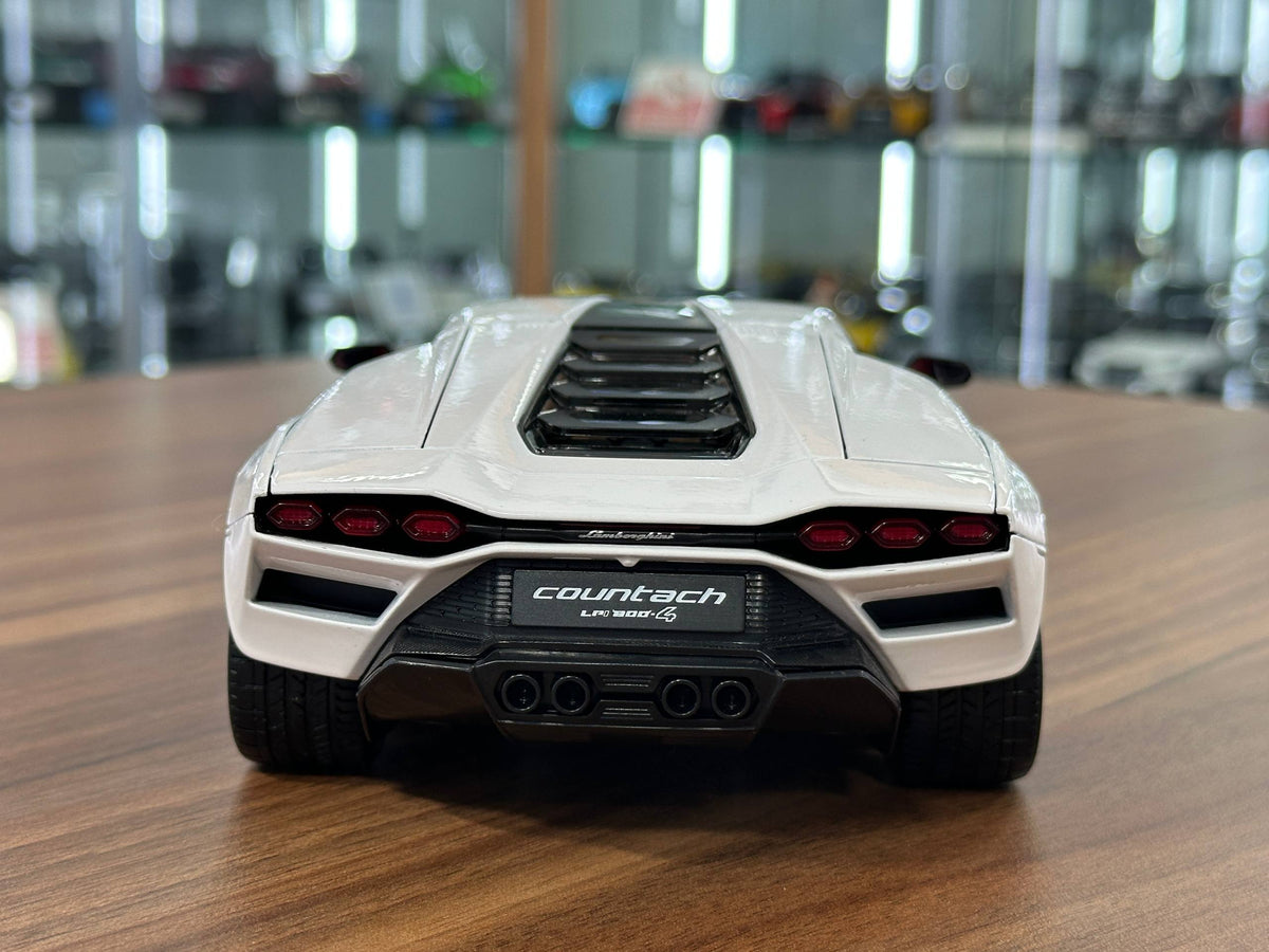 1/18 Diecast Full opening Maisto Lamborghini COUNTACH LPI 800-4 White